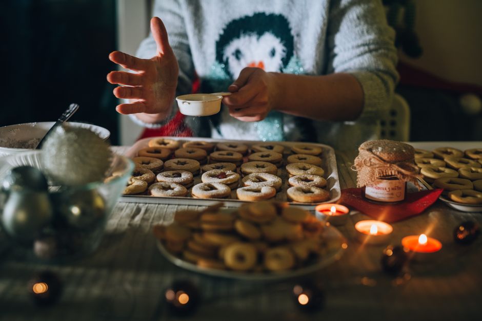 How Do I Make Homemade Snack Mix That Stays Crisp?