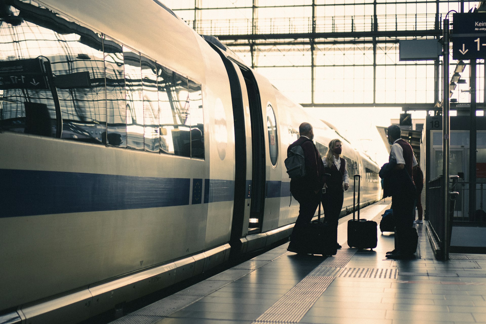 How Hybrid Work Models Are Reshaping the Future of Business Travel